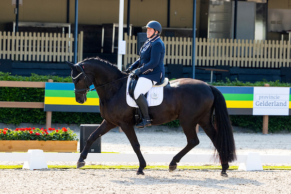 Loes Cevaal en Sandy van der Salm winnen KNHS Para Dressuur Trophy Arnhem